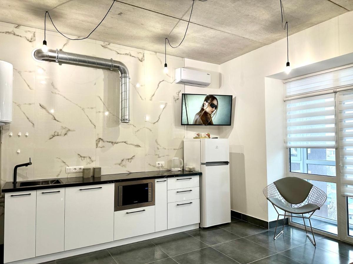 Designer Apartments In The City Center Rivne Exterior foto